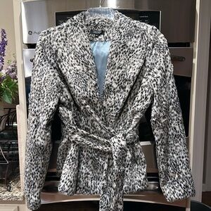 Karen Kane size XL (fits like L) animal print black and white tie front jacket